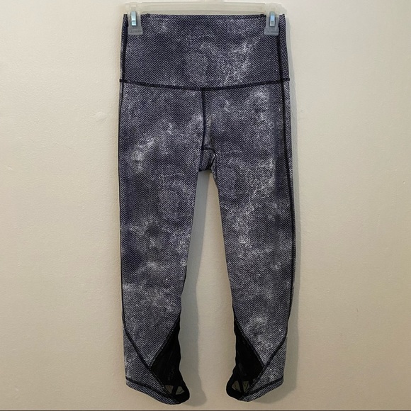 Lululemon Women’s Size 6 Capri Leggings Herringbone Pattern - Picture 2 of 14